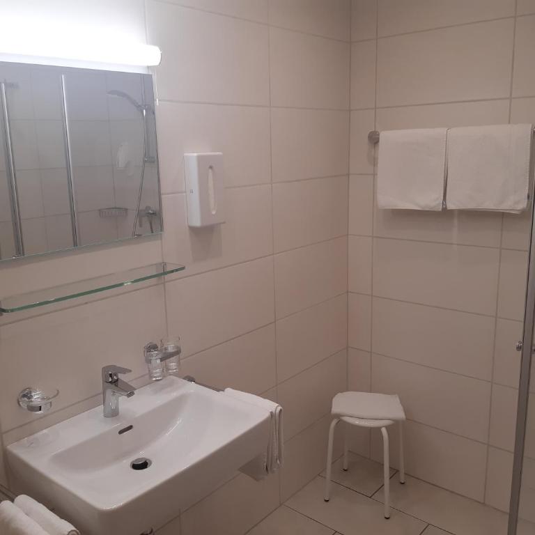 Landhaus Klausnerhof Hotel Garni - Familienzimmer mit Balkon - 5