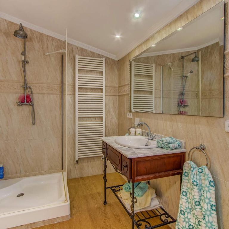 Villa Alvaro by Villa Plus - Villa - 16