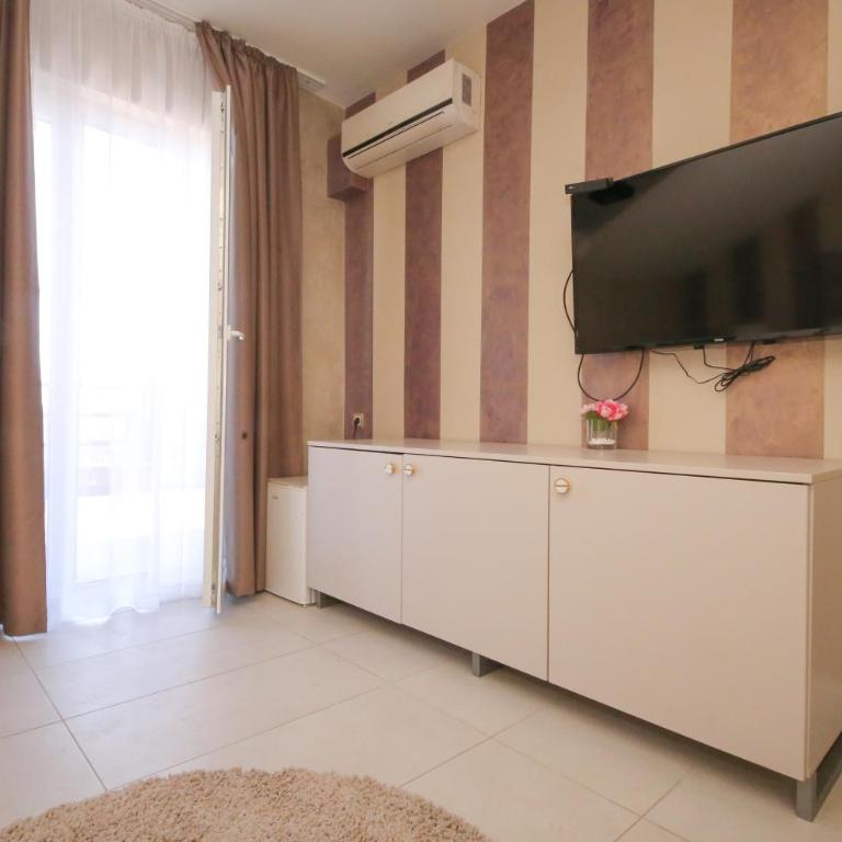 Bajadera Lux - Deluks Dvokrevetna Soba sa Bračnim Krevetom i Kadom - 7