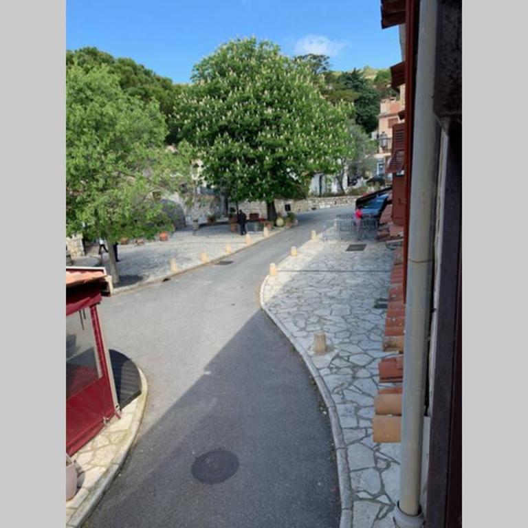 2 pièces de charme au coeur du village de CABRIS - Appartement 1 Chambre - 2