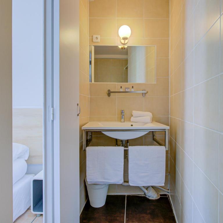 HOTEL DES CALANQUES Port de Cassis - Chambre Double - Vue sur Jardin - 1