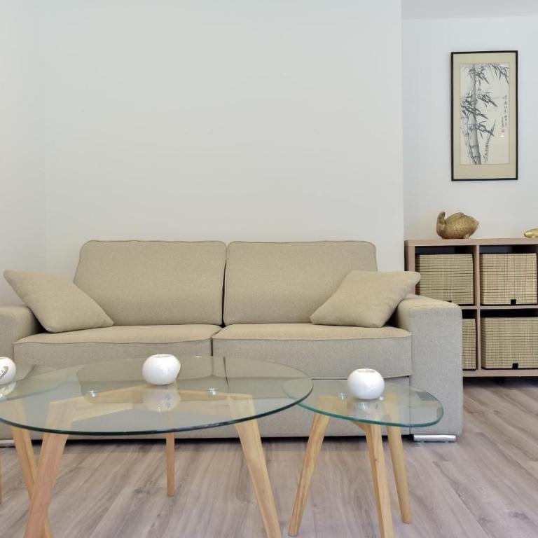 Charming 2-Room Apartment in the City Center - Apartamento - 2