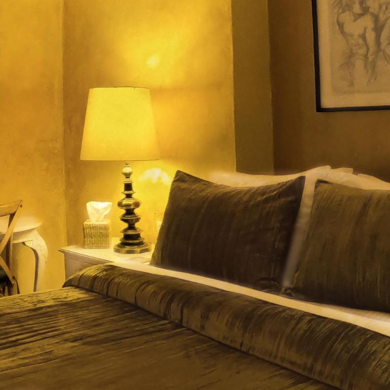 La Perla Hotel Boutique B&B - Habitación con cama grande y balcón - 6