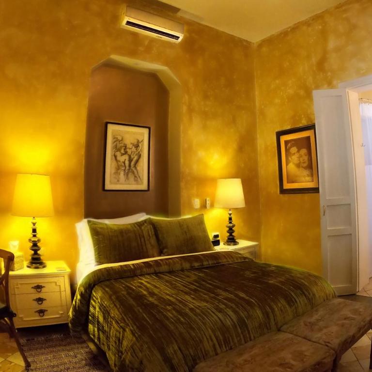 La Perla Hotel Boutique B&B - Habitación con cama grande y balcón - 3