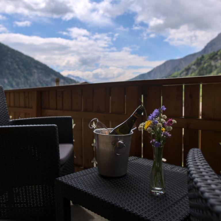 Hotel Beau-Séjour - Doppelzimmer mit Panoramablick und Balkon - 11