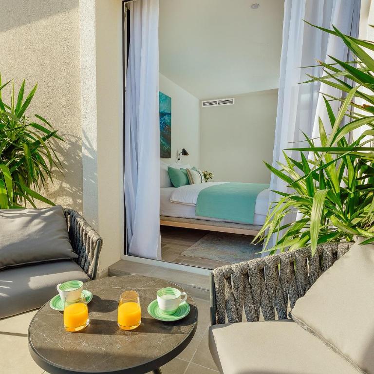 Lazure Hotel & Marina - Superior Sea View Room with Balcony - Contemporary Building - 2