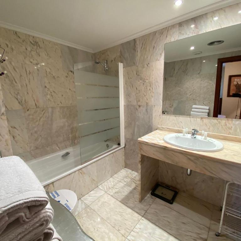 LLOGUER30 Los delfines, swimming pools , near the beach and with parking - Apartamento de 3 dormitorios - 37
