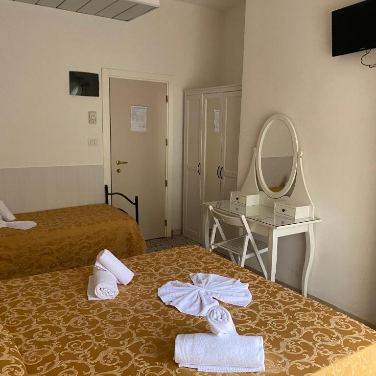 Hotel Modenese - Camera Tripla Standard - 7