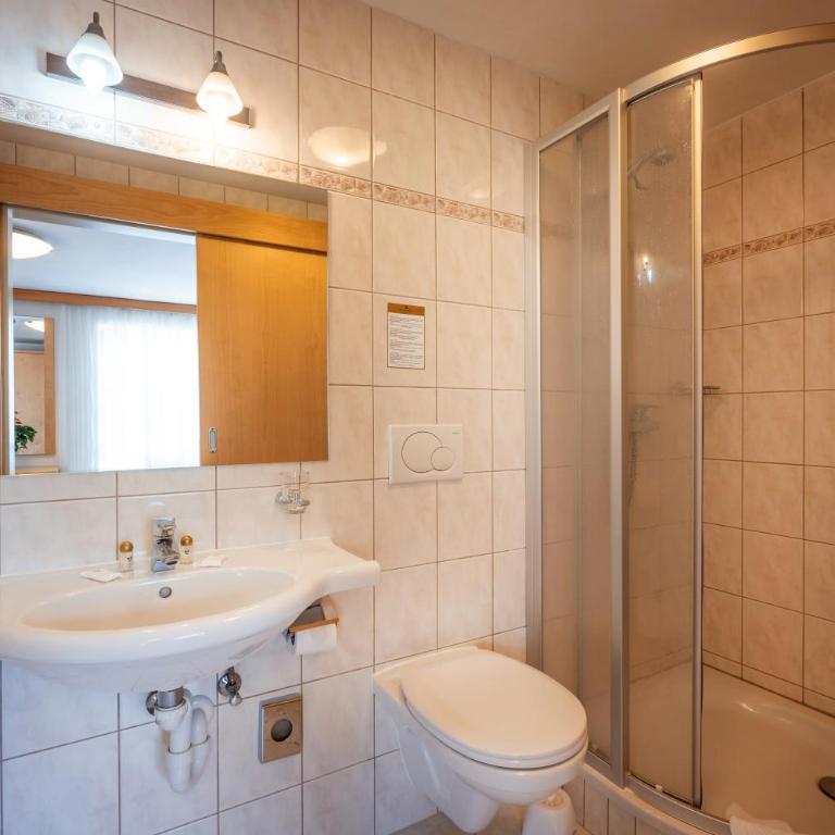 Alpenhotel Edelweiss - Doppelzimmer mit Zustellbett - 6