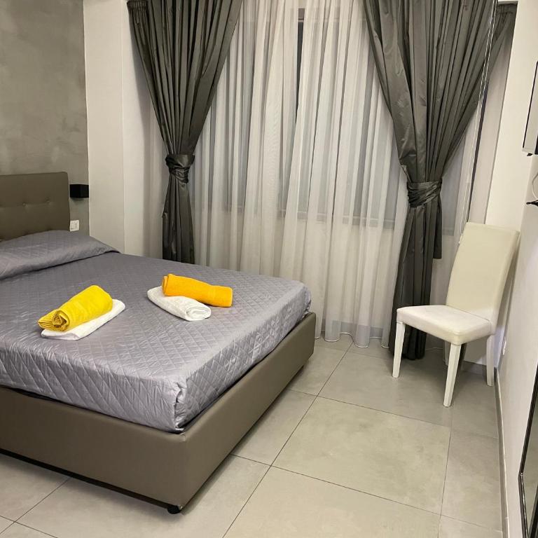 Napoli Via Toledo - Double Room with Private Bathroom - 1