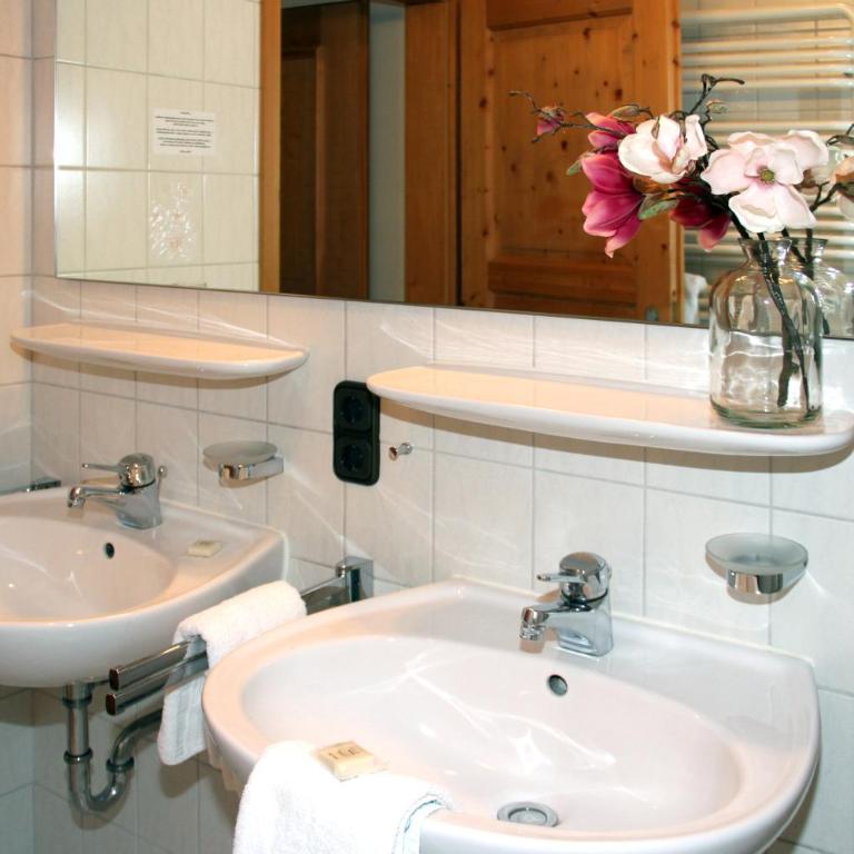 Ferienparadies Spielmannsau - Doppelzimmer - 16