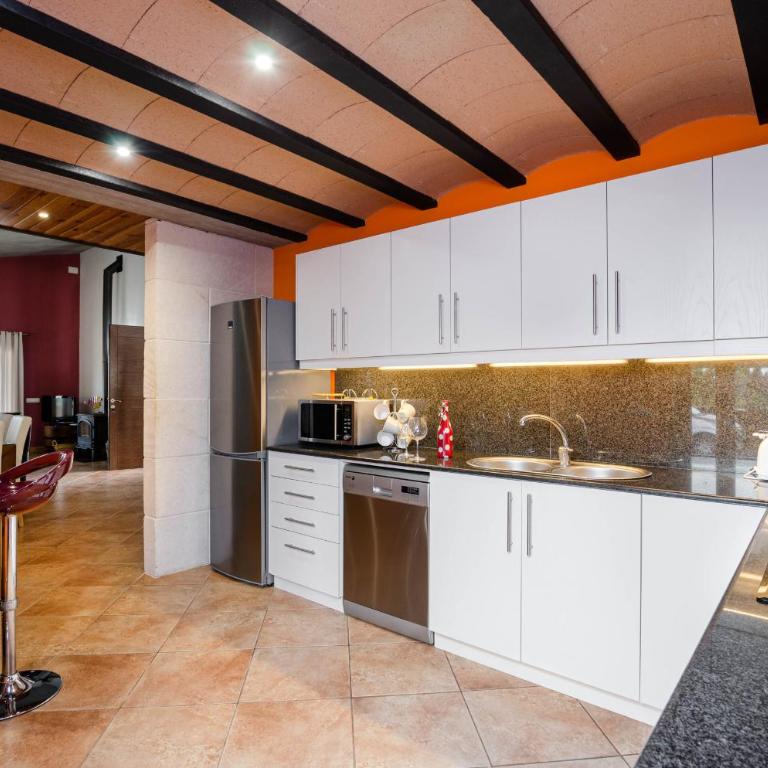 YourHouse Can Cuixa Villa - Three-Bedroom Villa - 20