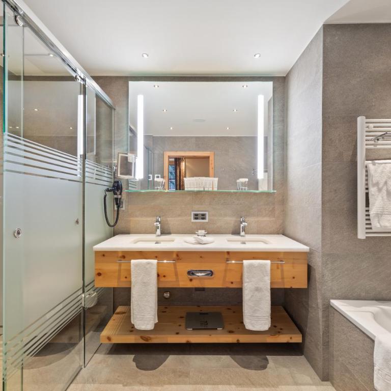 Grand Hotel Zermatterhof - Deluxe Doppelzimmer mit Matterhornblick - 9