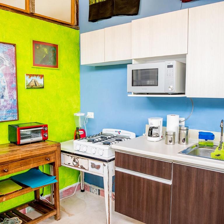 Pueblo Maya by Majikal B&B - Deluxe Double Room with Balcony - 10