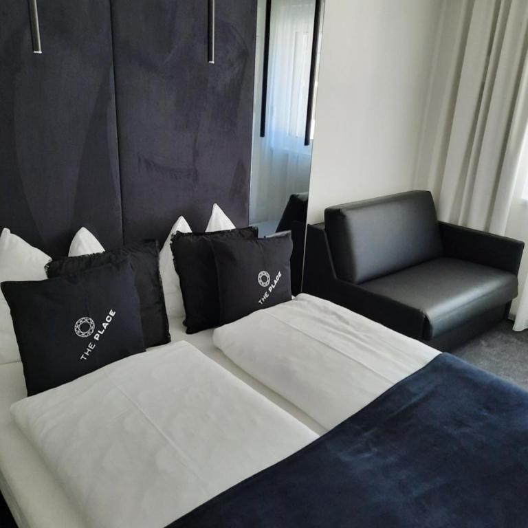 The Place Boutique & Design Hotel Flachau - Doppelzimmer mit Zustellbett - 3