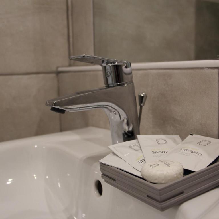 Vite 99 - Piazza di Spagna - Camera Matrimoniale Economy con Bagno Privato Esterno - 6