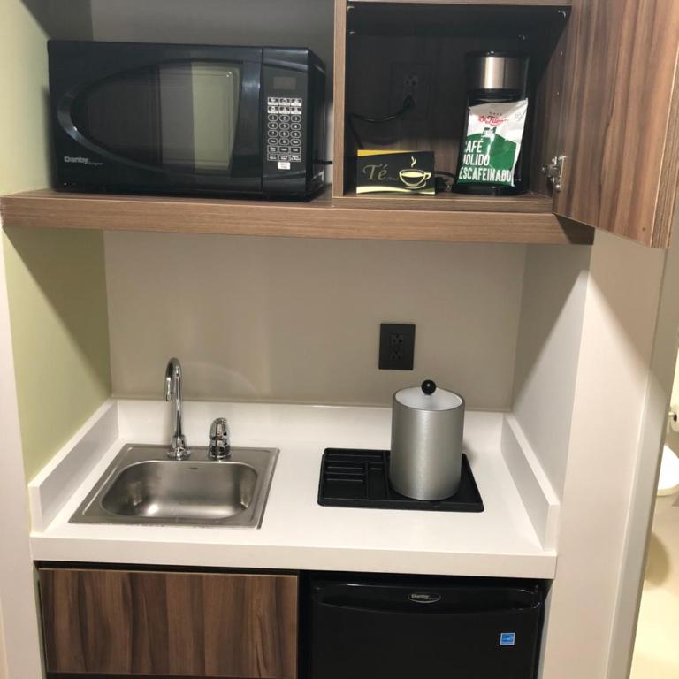 Holiday Inn Express & Suites - Playa del Carmen by IHG - King Suite - 1