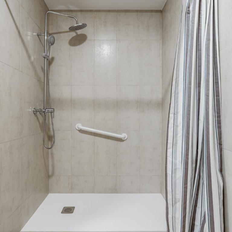 Exclusive Rooms in the Heart of the City - Suite with Shower - 6