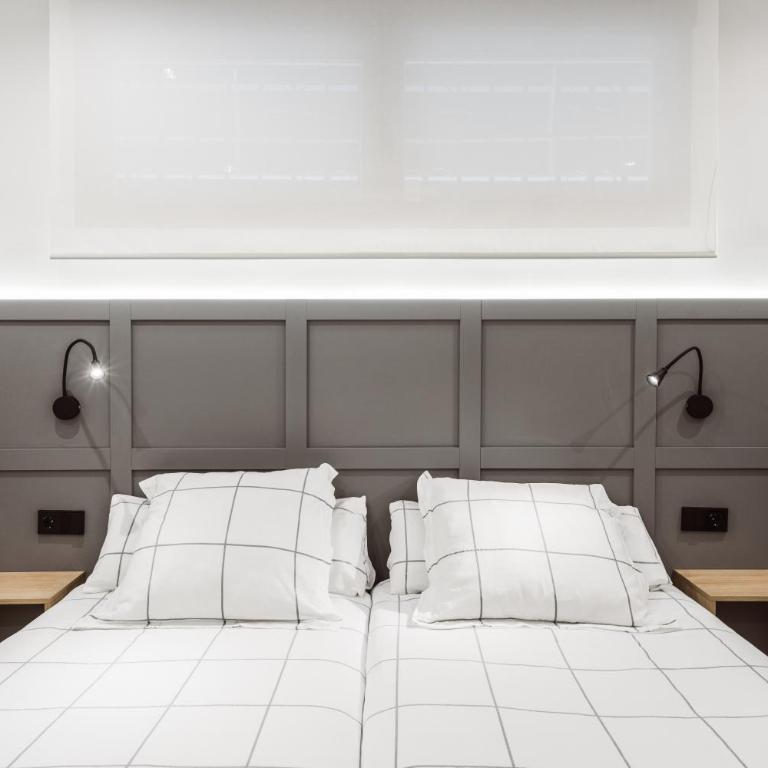 Exclusive Rooms in the Heart of the City - Suite with Shower - 4
