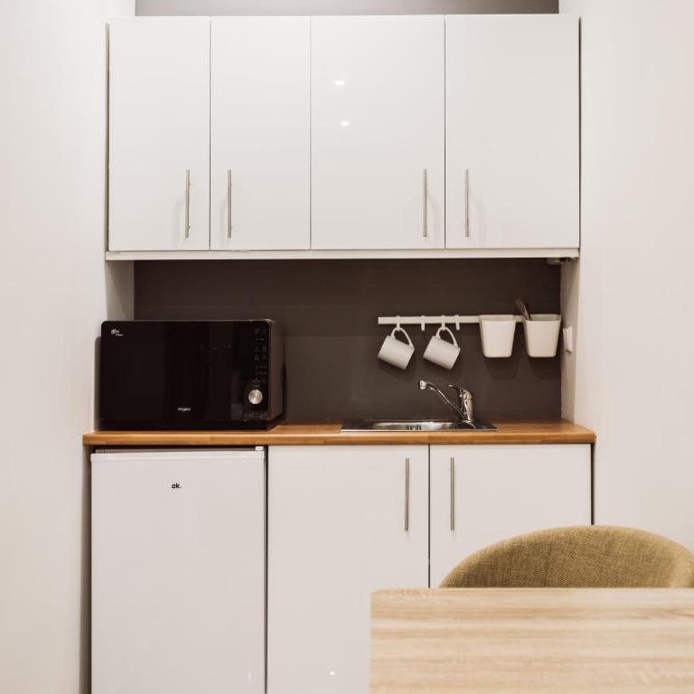 Exclusive Rooms in the Heart of the City - Suite with Shower - 8