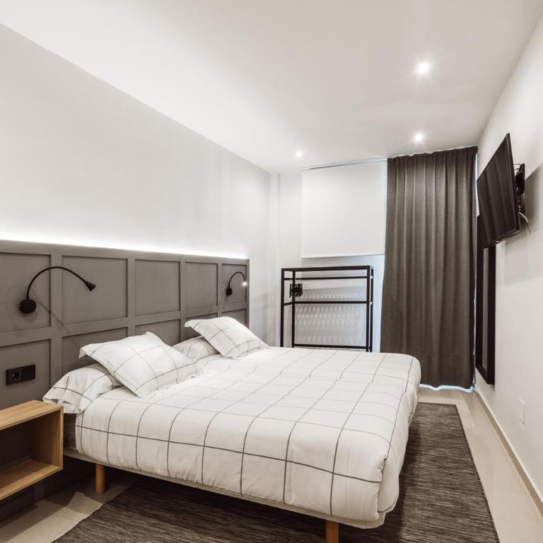 Exclusive Rooms in the Heart of the City - Standard Suite - 8