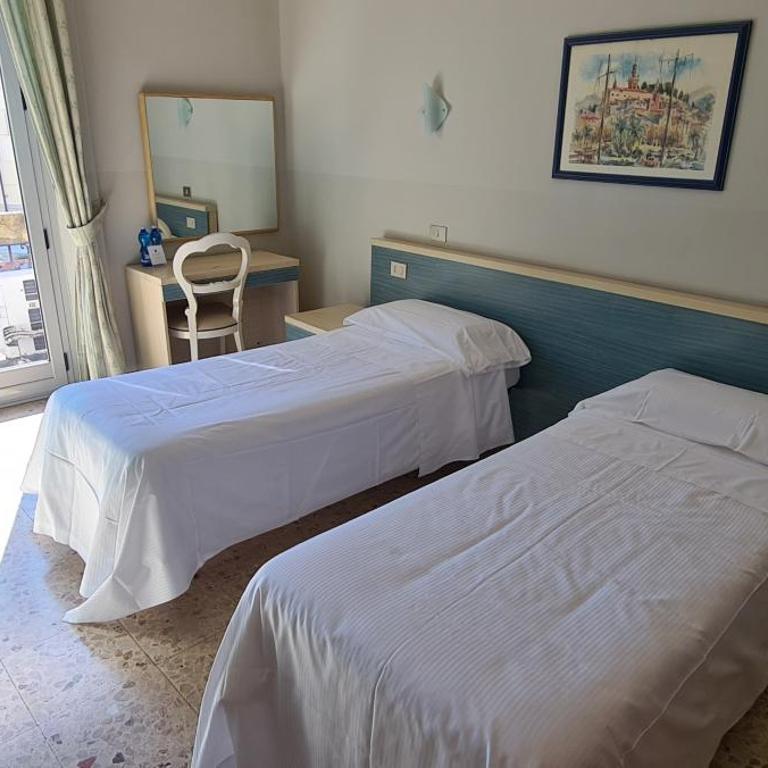 Hotel Ferrucci - Deluxe Twin Room - 3