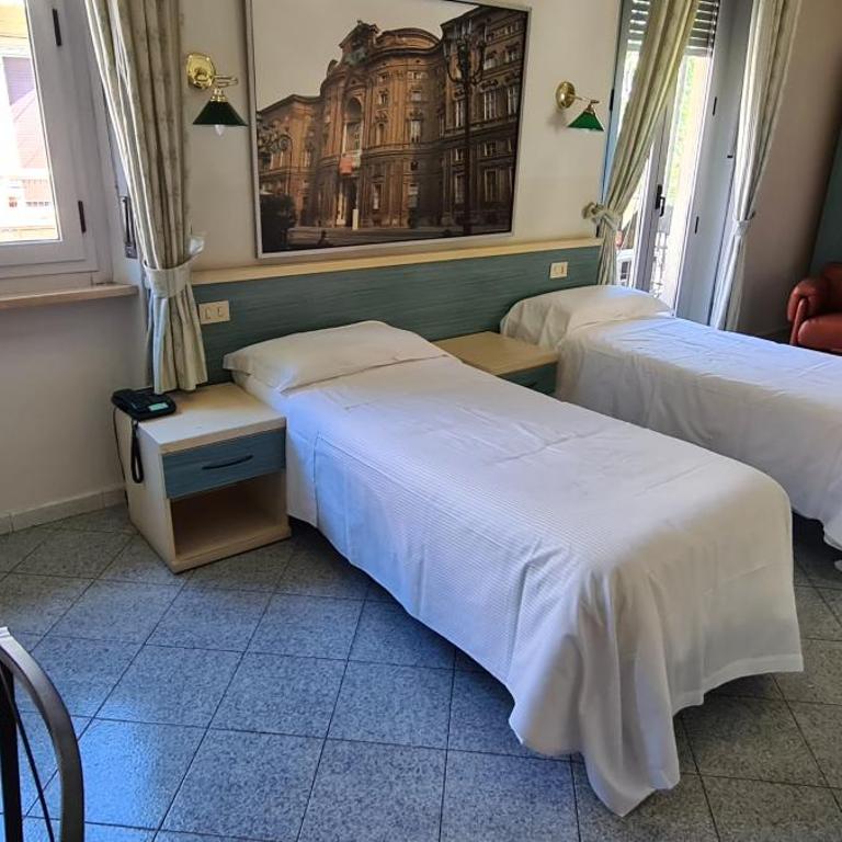 Hotel Ferrucci - Deluxe Twin Room - 2