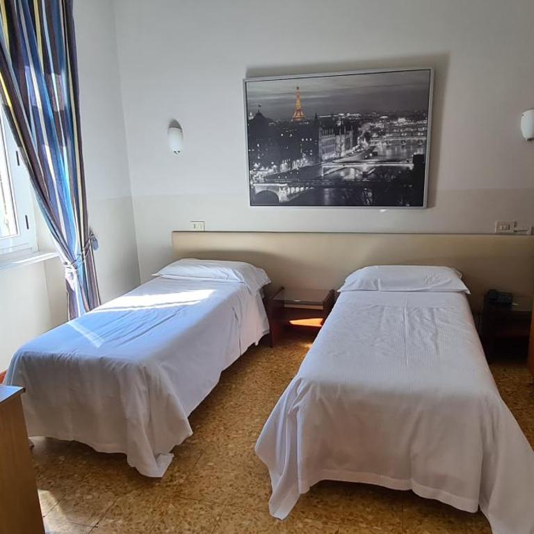 Hotel Ferrucci - Deluxe Twin Room - 1