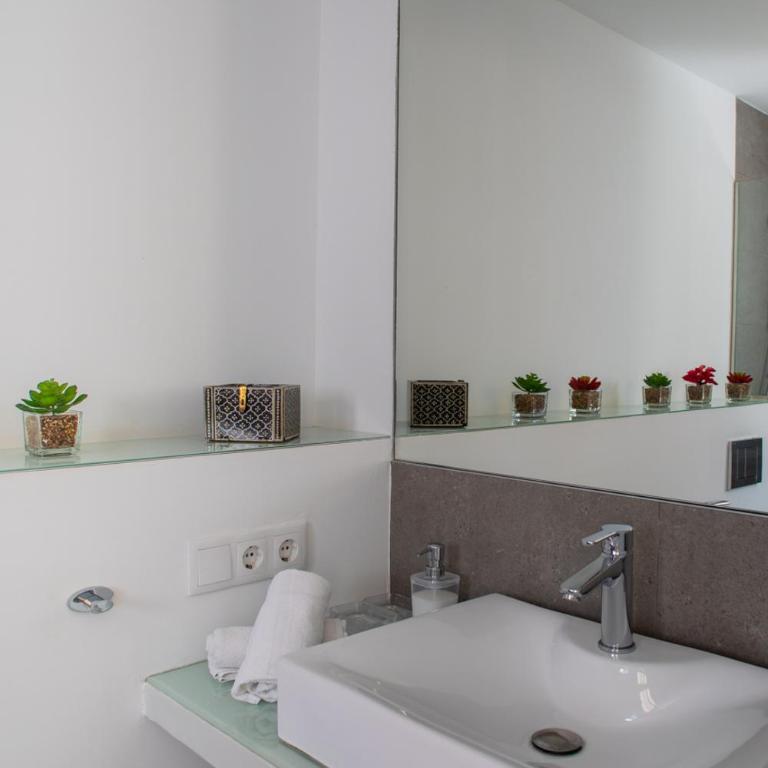 FLORIT FLATS - Cabanyal 3 Bedroom WIFI AC Terrace Beach Penthouse - Apartment - 13