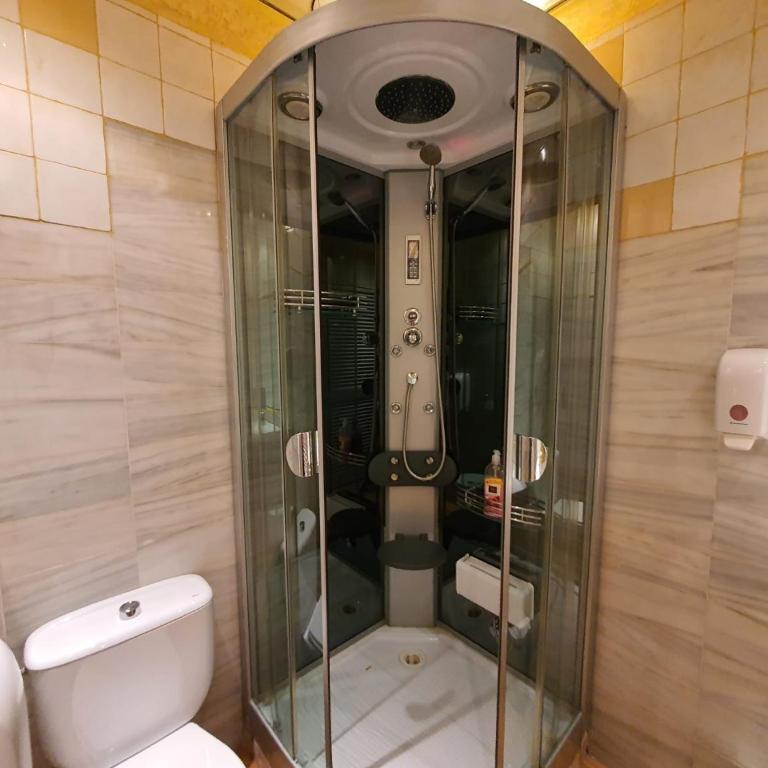 Hostal Avenida Andalucia - Solo Adultos - Habitación Doble Económica - 1 o 2 camas - 5