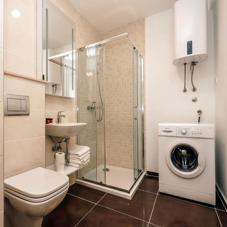 Status-M Apartments 174 - Studio Apartment with King Bed - 11