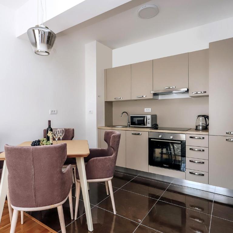 Status-M Apartments 174 - Studio Apartment with King Bed - 8