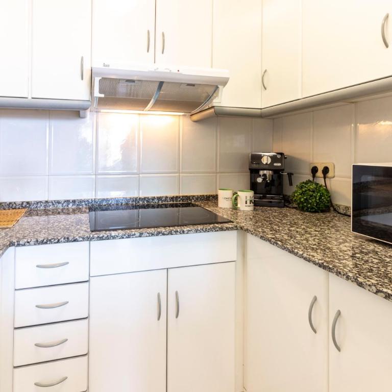 Homes&Go Bell Racó Confort III - Three-Bedroom Apartment - 10
