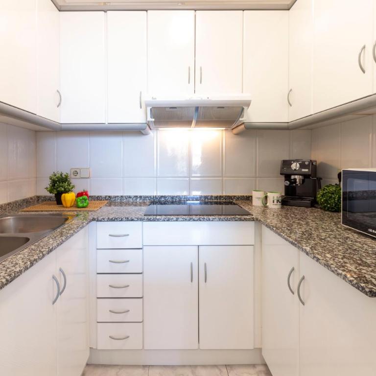 Homes&Go Bell Racó Confort III - Three-Bedroom Apartment - 11