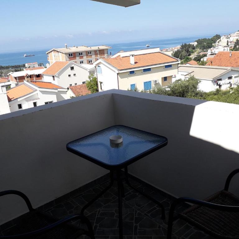 Apartments Snezana - Apartment with Balcony - 1