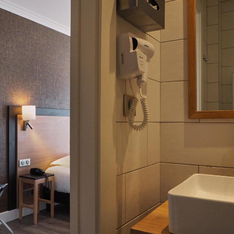 Hôtel Beau Rivage - Chambre Double ou Lits Jumeaux - Vue sur Lac - 2