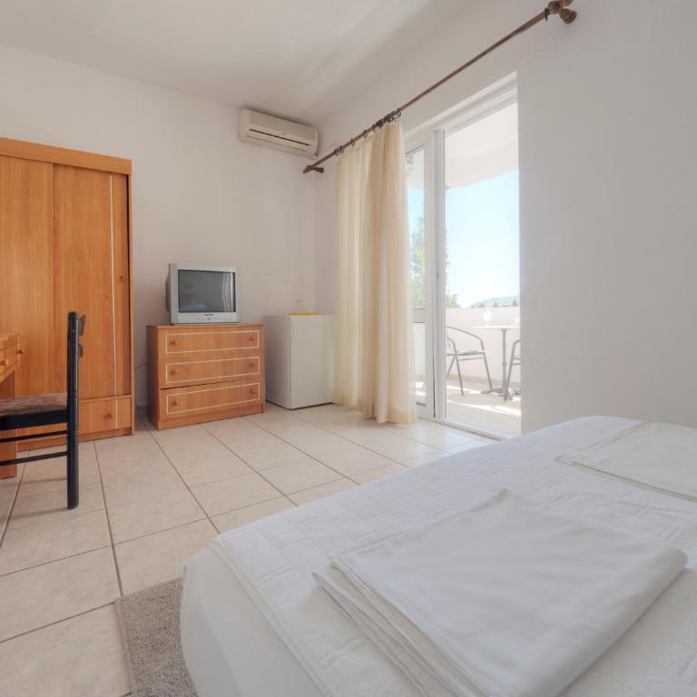 Mediterranean Guest House Balkan - Dvokrevetna Soba sa Bračnim Krevetom i Balkonom - 20
