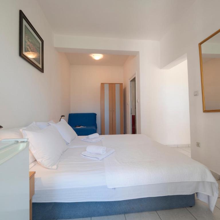 Mediterranean Guest House Balkan - Trokrevetna Soba sa Balkonom - 1