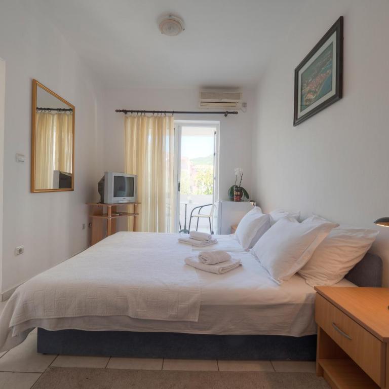 Mediterranean Guest House Balkan - Trokrevetna Soba sa Balkonom - 3