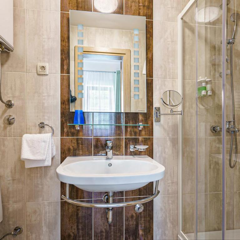 Villa Allende - Velika Dvokrevetna Soba sa Bračnim Krevetom/Zasebnim Krevetima - 7