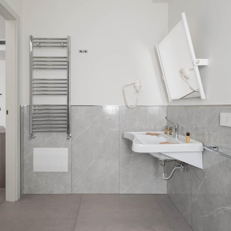 Hotel 1921 - Doppel-/Zweibettzimmer - barrierefrei - 9