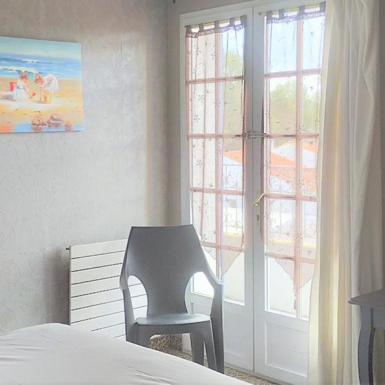 Hotel La Chaumière - Chambre Lit Queen-Size avec Balcon - 6