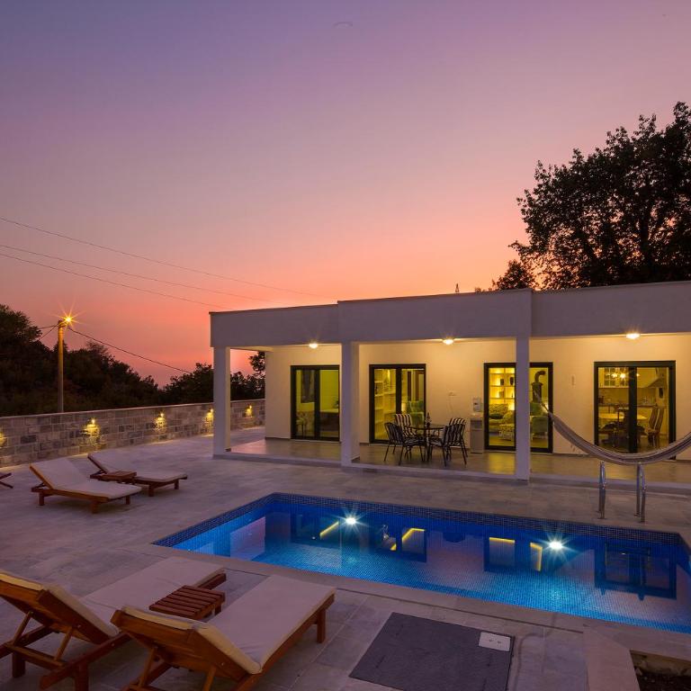 Villa Latina 2 - Vila sa Sopstvenim Bazenom - 7