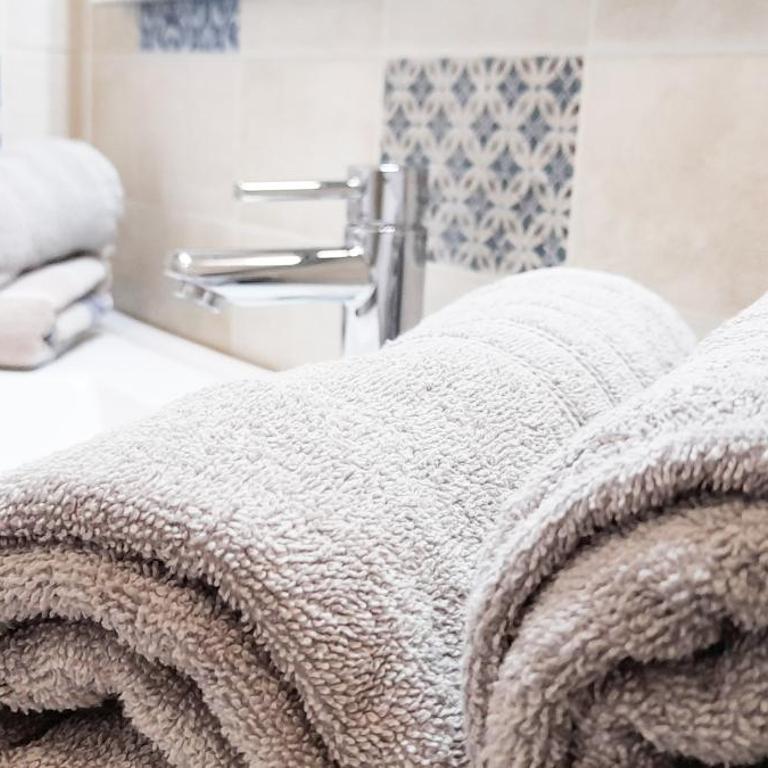 HomeSuiteHome - Camera Quadrupla con Bagno Privato - 1