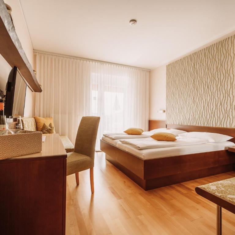 Weingut Brenner am Rossberg - Doppelzimmer mit Balkon - 4