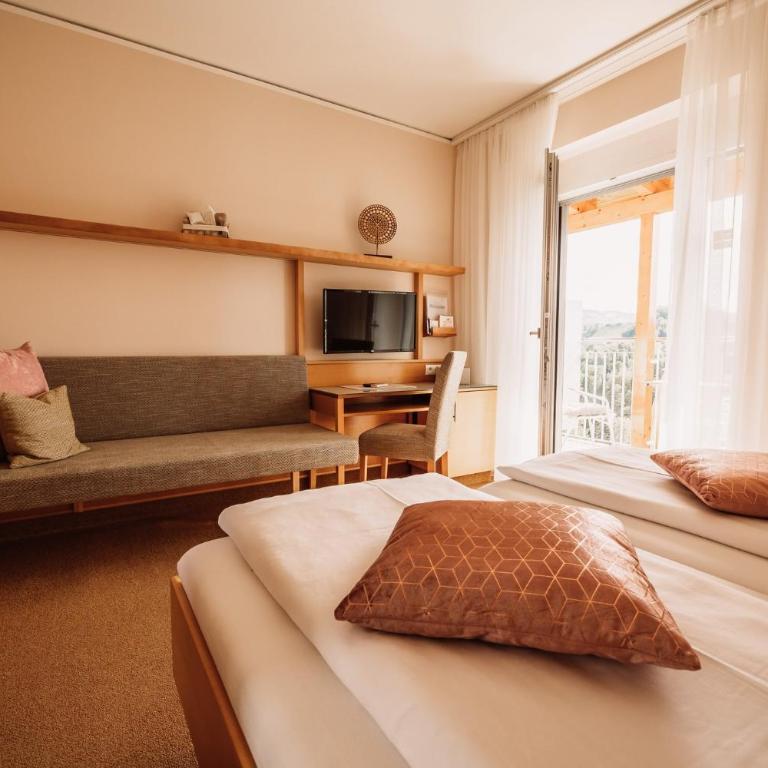 Weingut Brenner am Rossberg - Doppelzimmer mit Balkon - 6