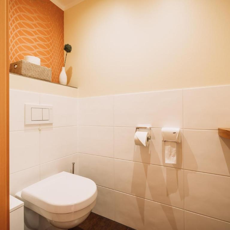 Weingut Brenner am Rossberg - Doppelzimmer mit Balkon - 8