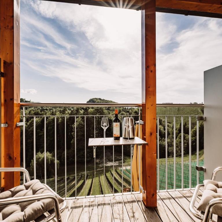 Weingut Brenner am Rossberg - Doppelzimmer mit Balkon - 10