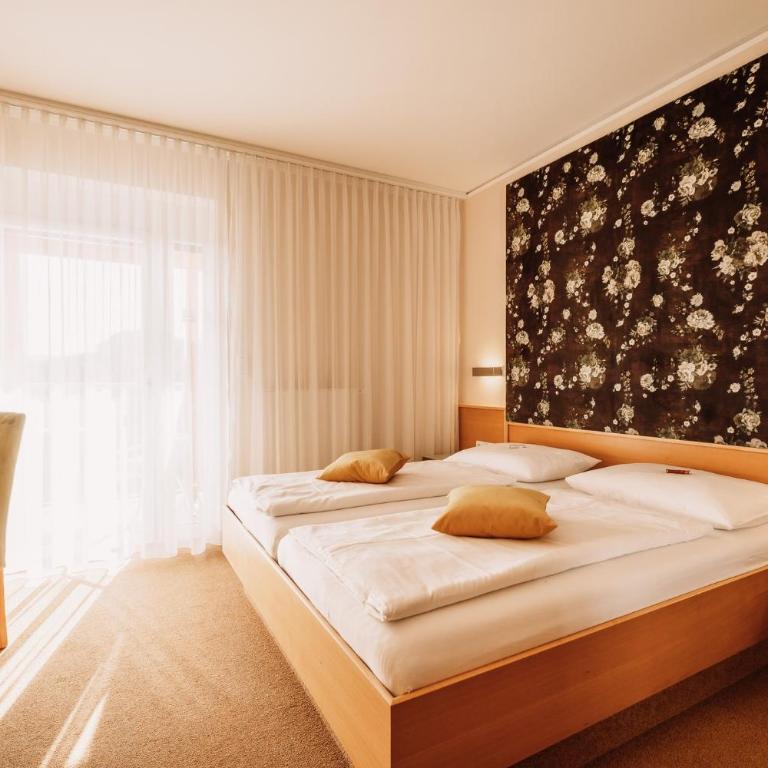 Weingut Brenner am Rossberg - Doppelzimmer mit Balkon - 11
