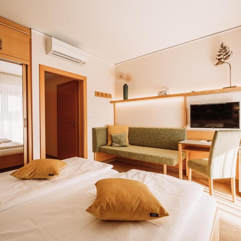 Weingut Brenner am Rossberg - Doppelzimmer mit Balkon - 12